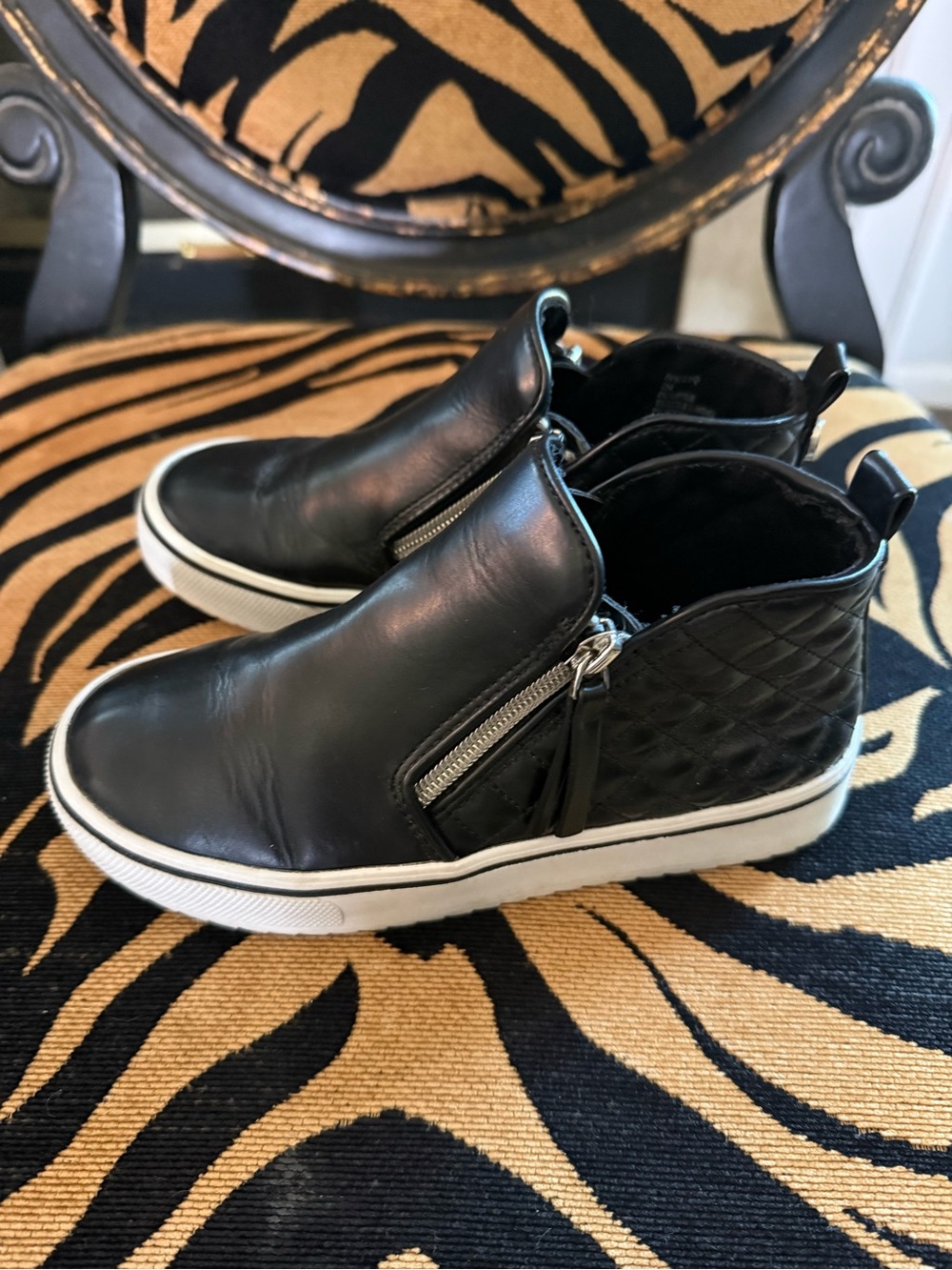 Girls Size 2 Steve Madden Leather Slip-On Platform Sneakers with White Soles - Picture 4 of 7